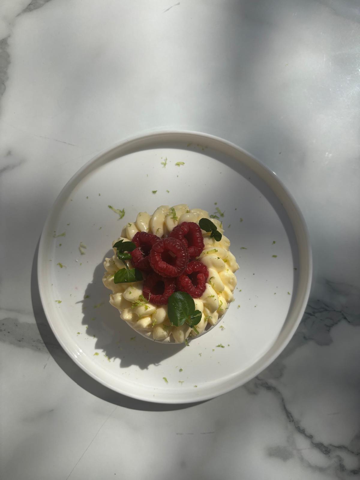 PAVLOVA FRANÇAISE, MOUSSE CITRON & FRAMBOISE